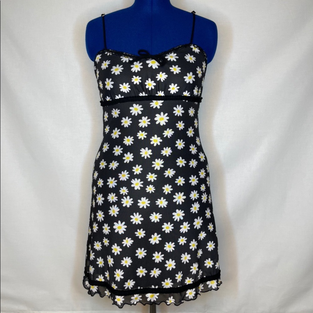 Dollskill Delia’s Large Daisy dress large